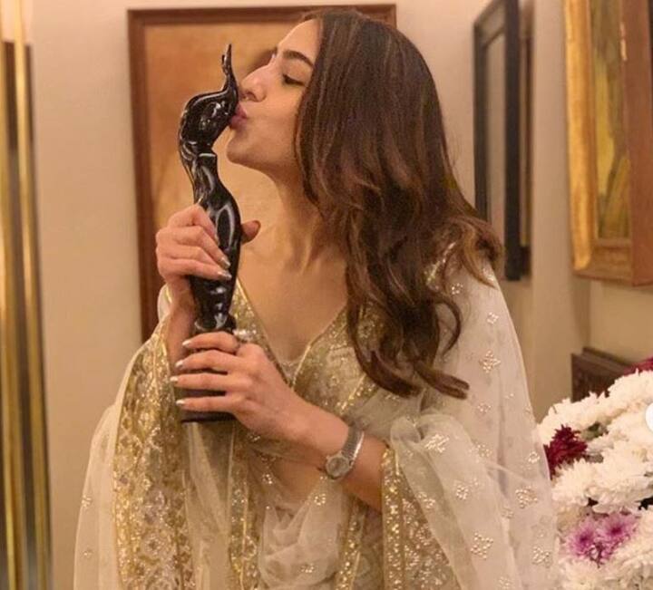 सारा अली खान ने अपने फिल्मी करियर की शुरुआत साल 2018 में फिल्म 'केदारनाथ' से की थी. अपनी इस पहली फिल्म के लिए ही सारा अली खान को फिल्म फेयर की ओर से बेस्ट डेब्यू का अवॉर्ड भी मिला था.