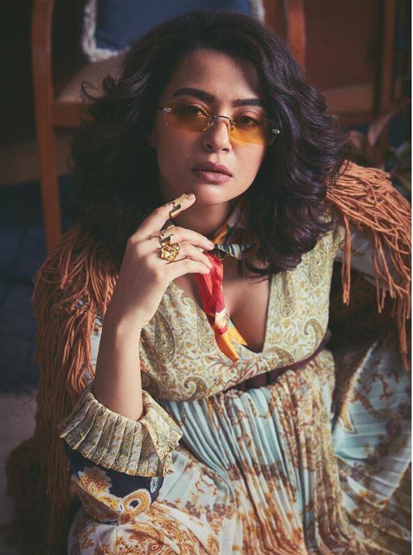 'सेक्रेड गेम्स' के पहले सीजन में सुरवीन छोटे से किरदार में नजर आईं थी. इस पर उन्होंने कहा, ''सीजन और किरदार की लंबाई मेरे लिए महत्व नहीं रखती. मैं पूरी तरह से कॉन्फीडेंट थी कि मैं जोजो के किरदार के साथ कुछ अच्छा ही करूंगी.''