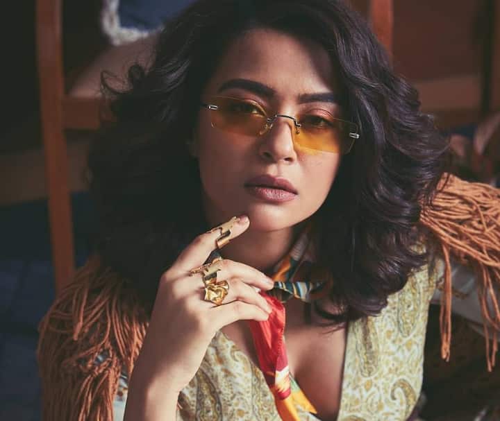 आपको बता दें कि 'सेक्रेड गेम्स' में सैफ अली खान और नवाजुद्दीन सिद्दीकी मुख्य रोल में हैं. इनके अलावा कई सपोर्टिंग कैरेक्टर्स इसमें अहम रोल अदा करते नजर आ रहे हैं. (सभी तस्वीरें - इंस्टाग्राम @surveenchawla )