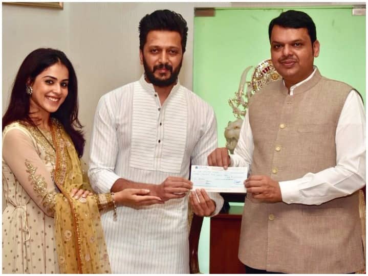 रितेश देशमुख और जेनेलिया ने महाराष्ट्र में बाढ़ पीड़ितों के लिए दिए 25 लाख रुपये Riteish deshmukh and Genelia D Souz donated 25 lakhs for Maharashtra flood victims रितेश देशमुख और जेनेलिया ने महाराष्ट्र में बाढ़ पीड़ितों के लिए दिए 25 लाख रुपये