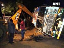 चाय पी रहे लोगों पर पलटा गेहूं की बोरियों से भरा ट्रक, सात लोगों की दर्दनाक मौत