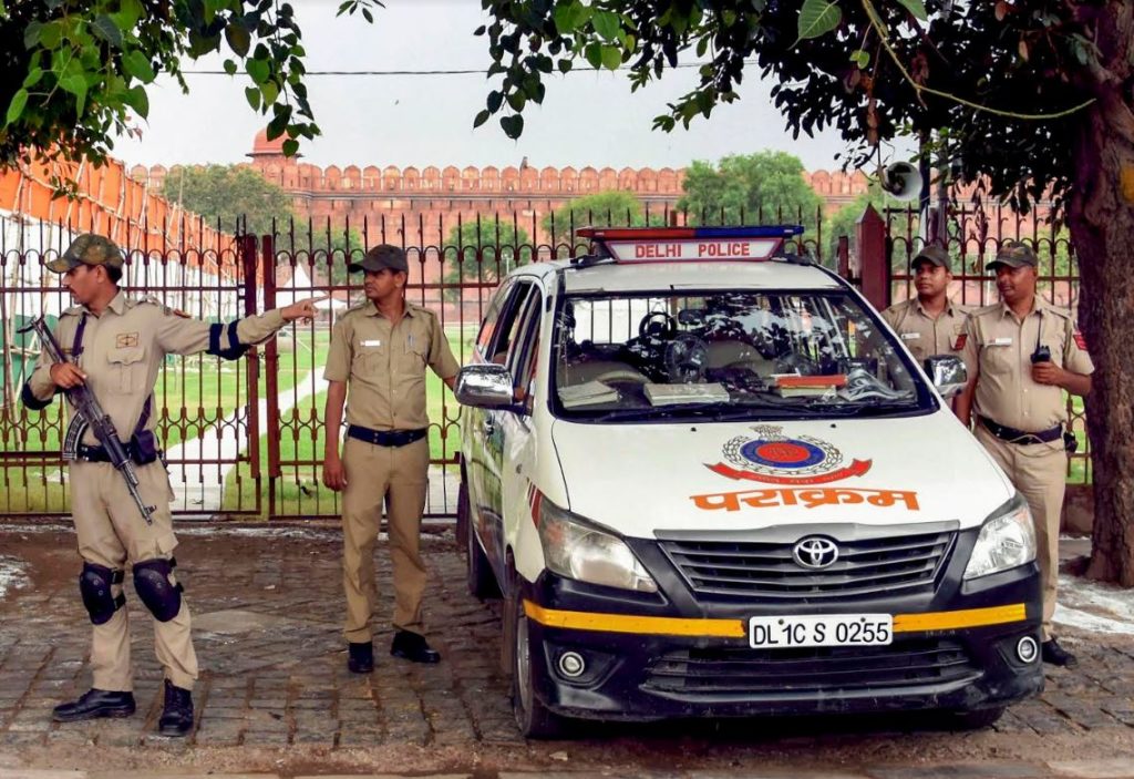 Independence Day: दिल्ली और जम्मू-कश्मीर सहित देशभर में सुरक्षा के कड़े इंतजाम, LoC पर सेना अलर्ट पर