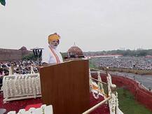 73वां स्वतंत्रता दिवसः लाल किले की प्राचीर से बोले पीएम मोदी- आतंक से जुड़े कानून को हमने बदला, पढ़ें- भाषण की 10 बड़ी बातें