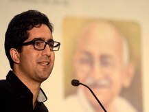 जम्मू: पूर्व IAS अधिकारी शाह फैसल पर एक्शन, पब्लिक सेफ्टी एक्ट में जेल भेजे गए