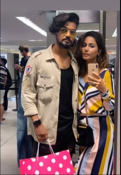 शॉपिंग करने के बाद हिना खान और रॉकी जयसवाल इस तरह तस्वीरें क्लिक कराते हुए.