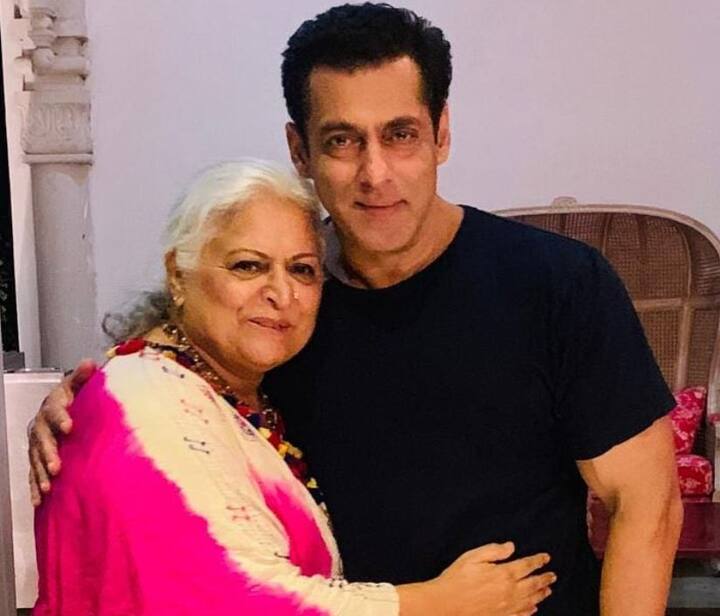  सलमान फिलहाल जयपुर में 'दबंग 3' की शूटिंग में व्यस्त हैं. एक तस्वीर में बीना सलमान और अपने दो बच्चों संग पोज देती नजर आ रही हैं. 