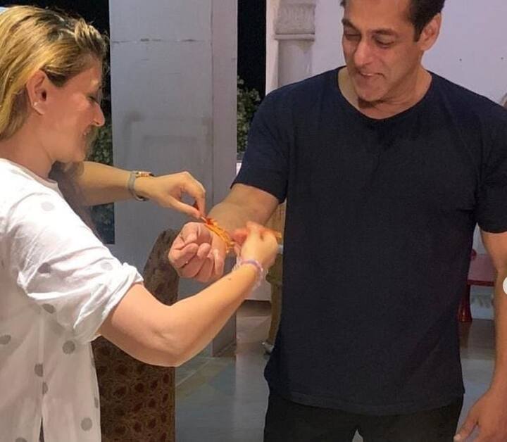 बीना काक ने सलमान खान स्टारर बॉलीवुड की कई फिल्मों में काम किया है जैसे कि 'मैंने प्यार क्यों किया?' और 'गॉड तुस्सी ग्रेट हो.' सभी तस्वीरें - इंस्टाग्राम @kakbina)