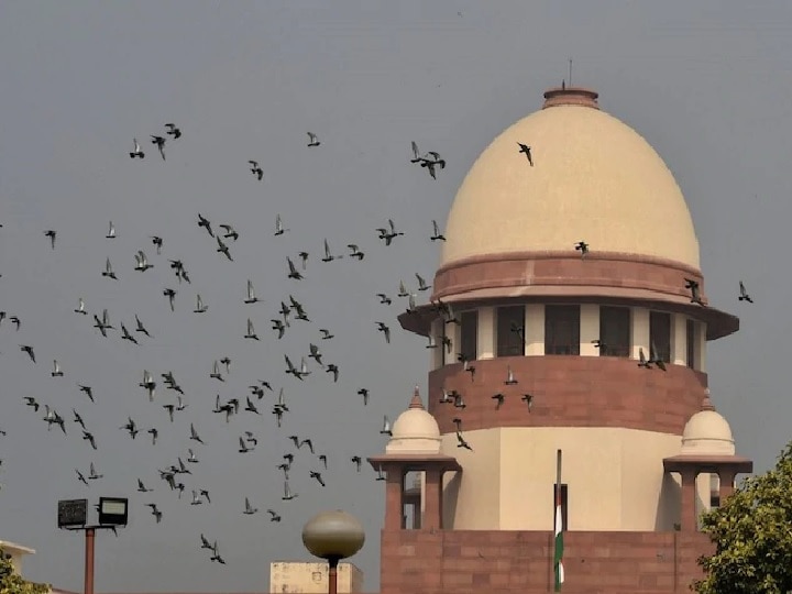 SC takes cognizance on disappearance of student who accused Swami Chinmayanand, hearing today चिन्मयानंद पर आरोप लगाने वाली छात्रा के लापता होने के मामले पर SC ने लिया संज्ञान, आज होगी सुनवाई