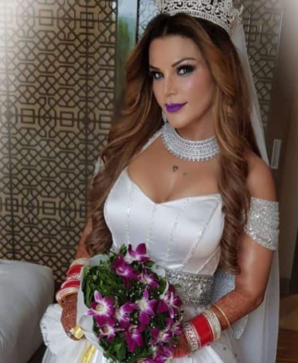  राखी ने कहा, 