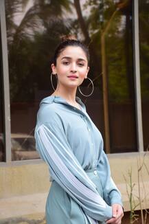 SPOTTED: लेंबरगिनी से हार्दिक पांड्या तो बैकलेस में तारा सुतारिया, एक से एक लुक में स्पॉट हुए सितारे