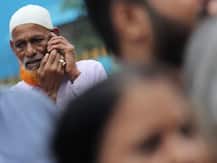 जम्मू में मोबाइल इंटरनेट सेवा शुरू, कश्मीर घाटी में भी आज से शुरू हो सकती हैं फोन सेवा