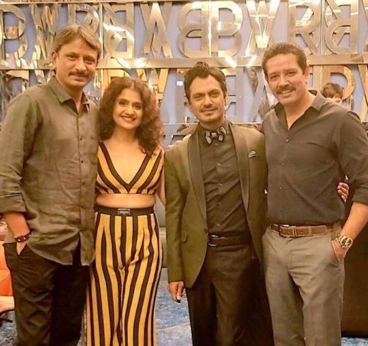  अनूप सोनी , राजेश तेलंग और नवाजुद्दीन सिद्दीकी नेशनल स्कूल ऑफ ड्रामा में अमृता के सीनियर रहे हैं. उनके साथ की ये खास तस्वीर उन्होंने हाल ही में शेयर की. 