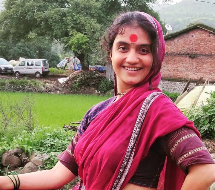 अमृता प्रकाश मुंबई बेस्ड थिएटर एक्ट्रेस हैं और इन्होंने नेशनल स्कूल ऑफ ड्रामा से एक्टिंग की पढ़ाई की है. साल 2004 में मराठी फिल्म 'श्वास' से डेब्यू किया था. अमृता की पहली ही फिल्म का नेशनल अवॉर्ड मिला था और उसी साल भारत की ओर से इस फिल्म को ऑस्कर्स अवॉर्ड के लिए भेजा गया था.