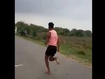 MP गजब है: शिवपुरी के रामेश्वर ने नंगे पांव सिर्फ 11 सेकेंड में पूरी की 100 मीटर की दौड़, खेल मंत्री ने बुलाया