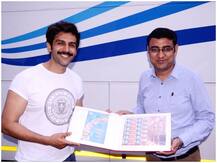 कार्तिक आर्यन के सम्मान में कस्टमाइज्ड पोस्टल स्टैम्प