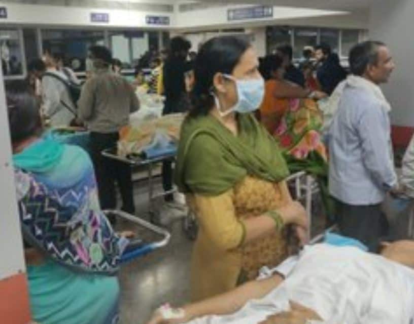 AIIMS में आग के बाद मरीजों को बाहर निकाला गया, वायरोलॉजी यूनिट खाक, सारे नमूने बर्बाद