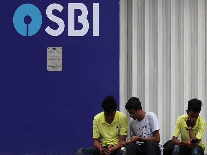 अगर आपका अकाउंट SBI में है तो जरूर पढ़ लें ये खबर, करोड़ों ग्राहक होंगे प्रभावित big news for sbi customers fd interest rates in sbi changes अगर आपका अकाउंट SBI में है तो जरूर पढ़ लें ये खबर, करोड़ों ग्राहक होंगे प्रभावित
