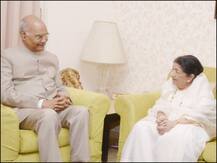 मुलाकात के लिए लता मंगेशकर के घर पहुंचे राष्ट्रपति रामनाथ कोविंद, पत्नी और बेटी भी थीं संग