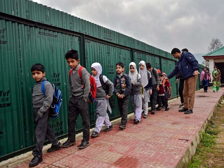 Article 370: situation normal, School Opens in Kashmir जम्मू-कश्मीर:आज से खुले प्राइमरी स्कूल, कई दफ्तर और टेलिफोन एक्सचेंज भी खुले