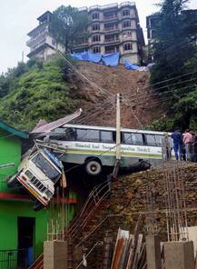ताजा तस्वीरें: पहाड़ों पर भूस्खलन का भयानक मंजर, पंजाब, हिमाचल-उत्तराखंड में 30 से ज्यादा की मौत