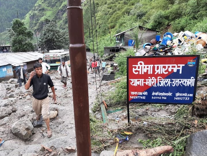 जिलाधिकारी पौड़ी ने आज जनपद के सभी शासकीय और गैर शासकीय विद्यालयों (कक्षा 1 से कक्षा 12) के साथ ही अगंनबाड़ी केन्द्रों को बन्द रखने के निर्देश जारी किये हैं.