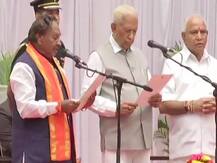 कर्नाटक: पद संभालने के 25 दिनों बाद येदियुरप्पा ने किया कैबिनेट विस्तार, 17 नेताओं को बनाया गया मंत्री