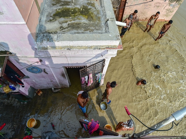 दिल्ली: यमुना में पानी का स्तर खतरे के निशान से ऊपर पहुंचा, नदी किनारे बसे इलाकों में पानी भरने का खतरा बढ़ा Delhi water level increase in Yamuna today, floating beyond danger mark दिल्ली: यमुना में पानी का स्तर खतरे के निशान से ऊपर पहुंचा, नदी किनारे बसे इलाकों में पानी भरने का खतरा बढ़ा