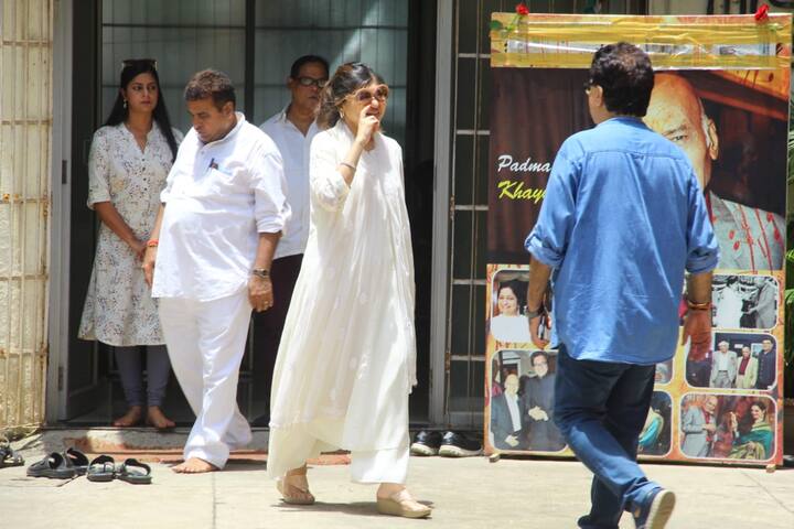 इस दौरान अल्का के चेहरे पर भी उनके भाव दिखाई दे रहे हैं. (Photo Credit: Manav Manglani)