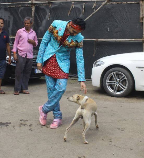 आयुष्मान इस गाने में ड्रीम गर्ल उर्फ ​​पूजा बन कर जमकर मस्ती करते नजर आ रहे हैं. ​​पूजा मथुरा में हर किसी के सपनों की रानी बन गई है.