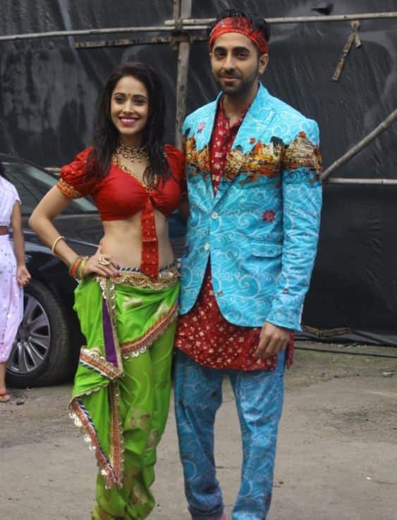 पूजा के चार चाहने वालों में एक सिपाही, एक पुरुषों से नफरत करने वाली महिला, एक जस्टिन बीबर का बड़ा फैन और एक बाल ब्रह्मचारी है.