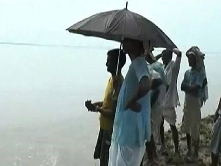 यूपी: नोएडा में यमुना ने धारण किया विकराल रूप, 77 गांवों पर बाढ़ का खतरा UP- Yamuna holds a grim form in Noida, flood threat on 77 villages यूपी: नोएडा में यमुना ने धारण किया विकराल रूप, 77 गांवों पर बाढ़ का खतरा