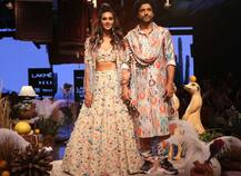 Lakme Fashion Week: गर्लफ्रेंड शिबानी दांडेकर के साथ रैंप पर उतरे फरहान अख्तर, देखें तस्वीरें