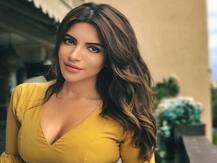 पिंक बिकिनी में शमा सिंकदर ने दिखाई अपनी बोल्डनेस, वायरल हो रही है तस्वीर