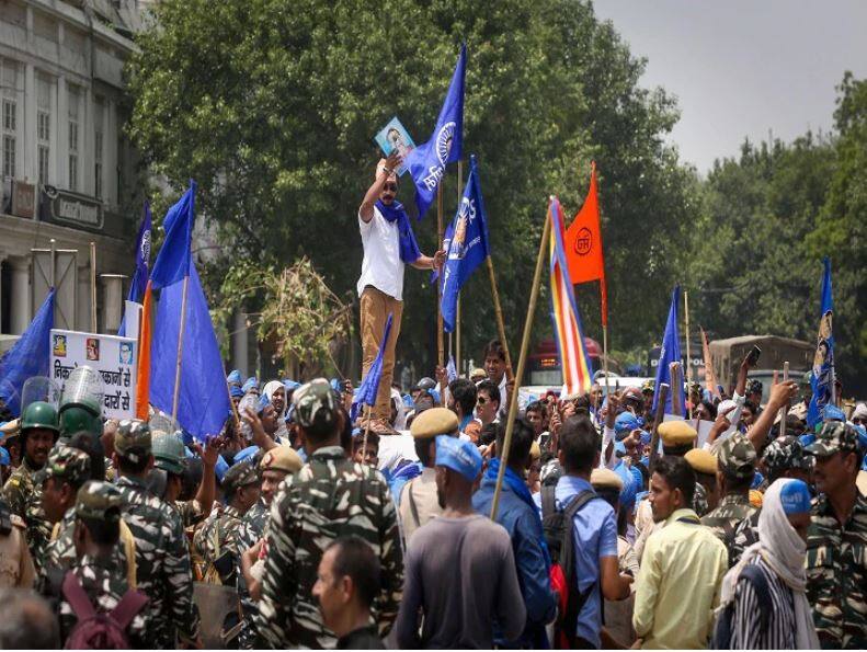 ravidas mandir controversy Bhim Army chief Chandrashekhar azad arrested in riot case रविदास मंदिर विवाद: दंगा करने और अवैध रूप से एकत्र होने के मामले में भीम आर्मी प्रमुख चंद्रशेखर समेत 95 गिरफ्तार