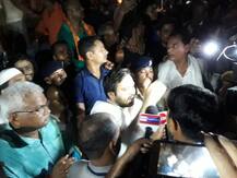 पटना: दूध मार्केट तोड़े जाने के विरोध में तेजस्वी ने दिया धरना, प्रशासन के आश्वासन के बाद सुबह तीन बजे हटे