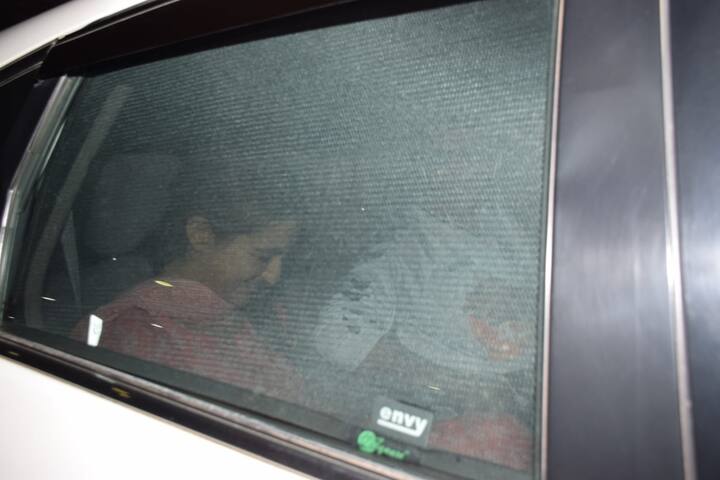 अब ये दोनों सितारे फिल्म के लिए ऐसा कर रहे हैं या फिर रीयल लाइफ में ऐसा है...इसकी हकीकत तो इन्हें ही पता होगी लेकिन फिलहाल इस जोड़ी के फैंस को ये सब खूब पसंद आ रहा है.