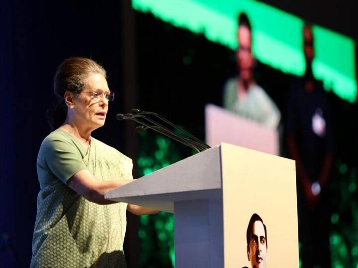 Sonia Gandhi says Rajiv Gandhi did not use massive poll mandate to create fear, destroy institutions राजीव गांधी को विशाल बहुमत मिला, लेकिन किसी को डराया-धमकाया नहीं- सोनिया गांधी