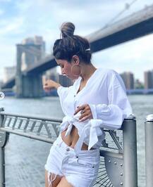 हिना खान ने व्हाइट आउटफिट में गुलजार किया इंटरनेट, देखें तस्वीरें