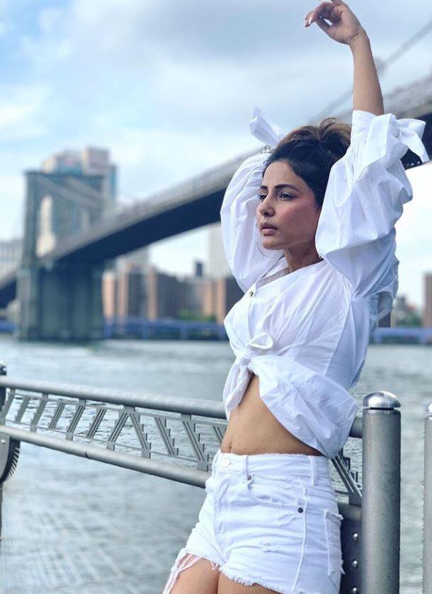  'ये रिश्ता क्या कहलाता है' में 'अक्षरा' की भूमिका निभाने के बाद घरेलू नाम बन चुकी हिना की तरफ से एक इंटरनेशनल स्क्रिप्ट पर काम करने की उम्मीद की जा रही है. (फोटो-इंस्टाग्राम/हिना खान)