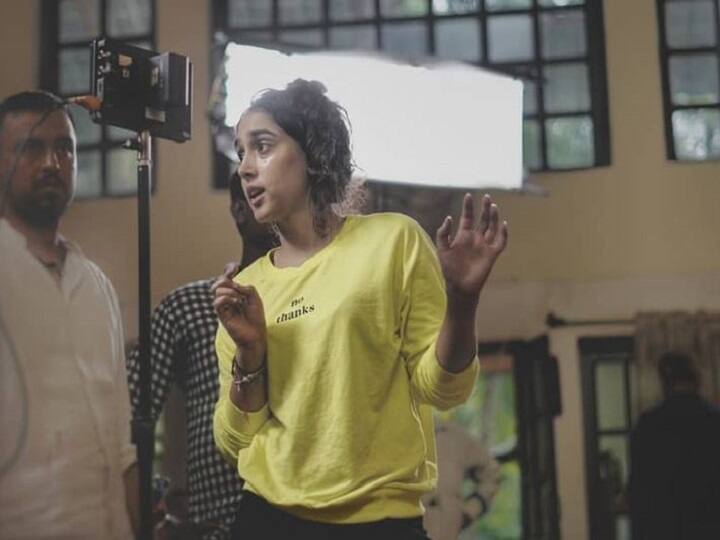 Era khan will make her debut in theater Direction , aamir khans daughter Era khan एक्टिंग नहीं बल्कि निर्देशन में डेब्यू करेंगी आमिर खान की बेटी ईरा खान
