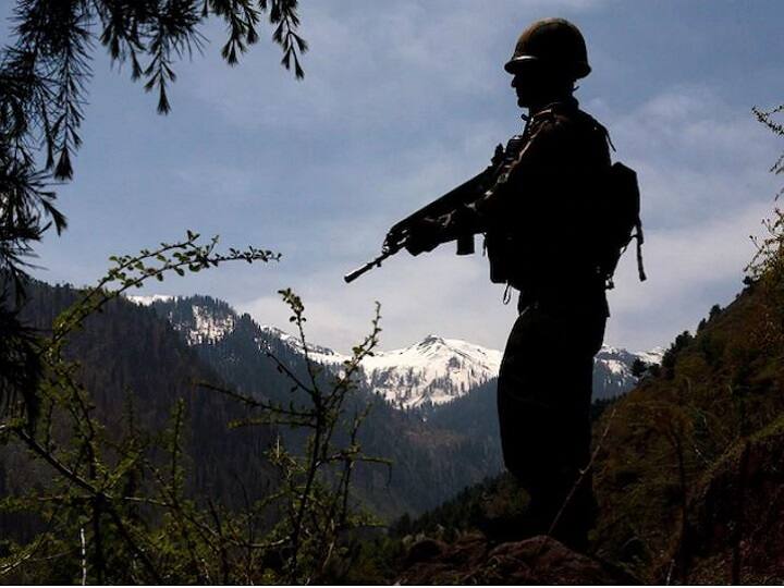 जम्मू-कश्मीर: राजौरी जिले में LOC के पास पाकिस्तानी सेना की गोलीबारी में भारतीय सेना का एक जवान शहीद army soldier martyred in pakistan firing near the line of control जम्मू-कश्मीर: राजौरी जिले में LOC के पास पाकिस्तानी सेना की गोलीबारी में भारतीय सेना का एक जवान शहीद
