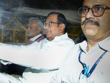 पी चिदंबरम से पूछताछ जारी, दस्तावेजी सबूत दिखा कर घेर रही है CBI- सूत्र