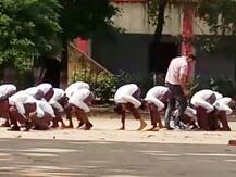 यूपी: मुजफ्फरनगर में बच्चों को मुर्गा बनाकर घुमाया, वीडियो वायरल हुआ तो प्रशासन ने लिया एक्शन