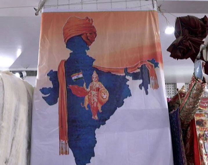 सनातनधर्म मंदिर के प्रबंधक कुंजबिहारी के मुताबिक इस मंदिर में सन 1950 से पहले से झांकिया सजाई जा रही है.