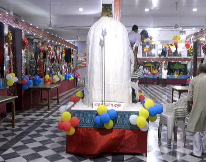 इस साल कुछ नई झांकिया भी सजाई गई हैं. एक झांकी गणेश परिक्रमा की और एक अहिल्या उद्धार की है.