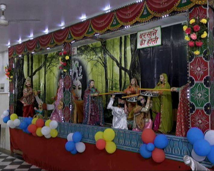 कृष्ण जन्माष्टमी पर कानपुर के सनातनधर्म मंदिर की झांकी. 