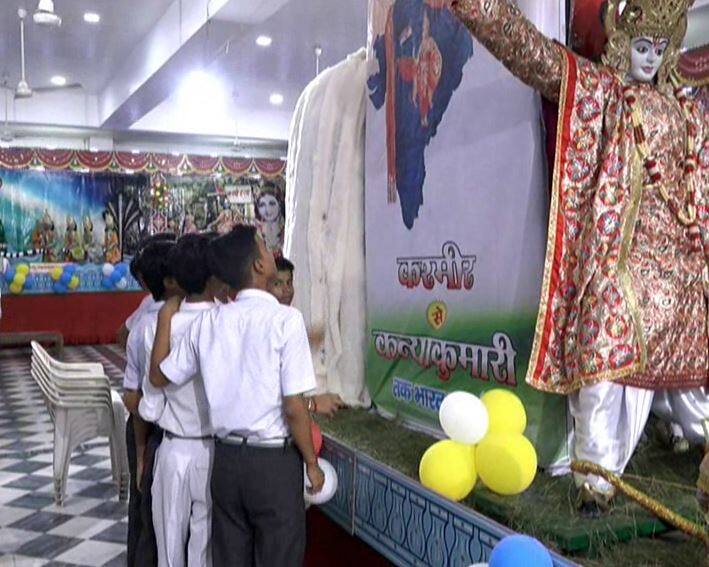 कृष्ण जन्माष्टमी पर कानपुर के सनातनधर्म मंदिर की झांकी. 