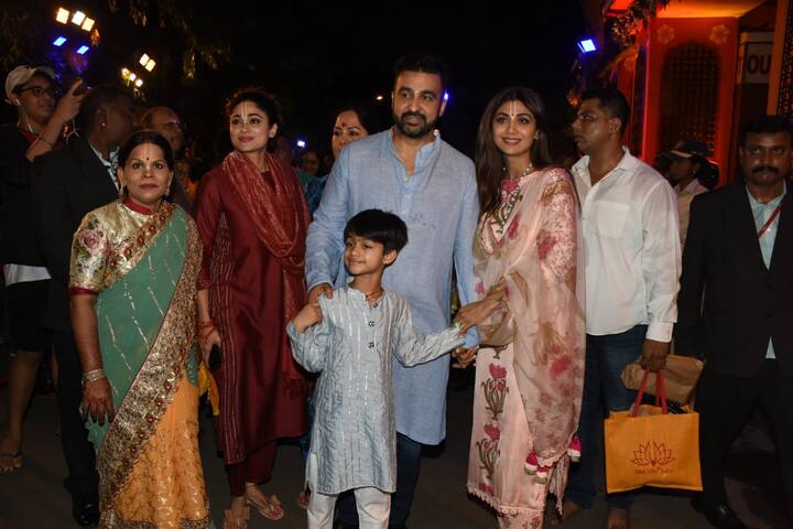 शिल्पा के घर आयोजित हुए दही हांडी के उत्सव के दौरान उनके बेटे वियान ने मटकी फोड़ी. मटकी फोड़ने का वीडियो शिल्पा ने खुद ही अपने इंस्टाग्राम पर शेयर किया. (तस्वीर: मानव मंगलानी)