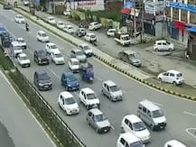 कश्मीर घाटी के अधिकतर इलाकों से हटी पाबंदियां, सड़कों पर लौटी रौनक