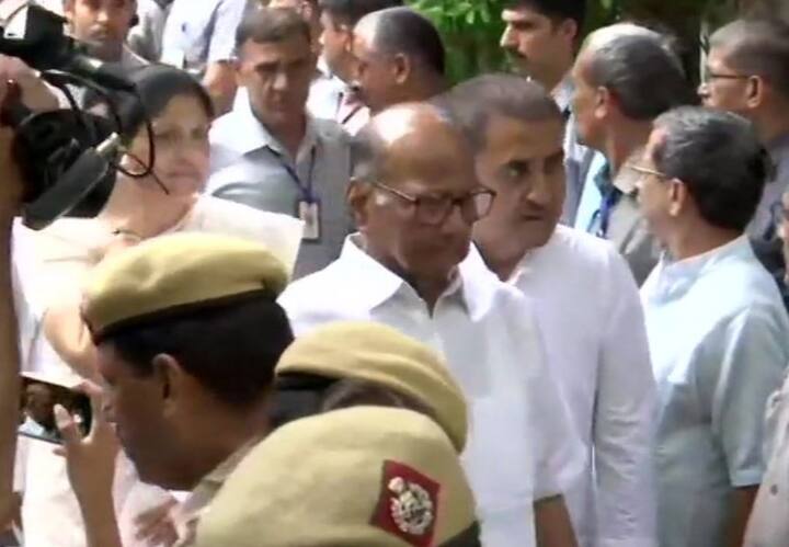 वित्त मंत्री रहते हुए उनके बड़े फैसलों में जीएसटी, बैंकों का एकीकरण और आम बजट और रेलवे बजट को एक करना है.